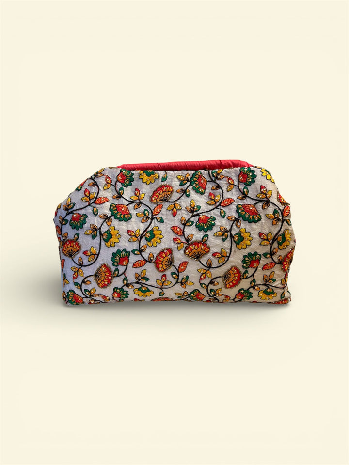 CLUTCH SHANTUNG DI SETA E PERLINE