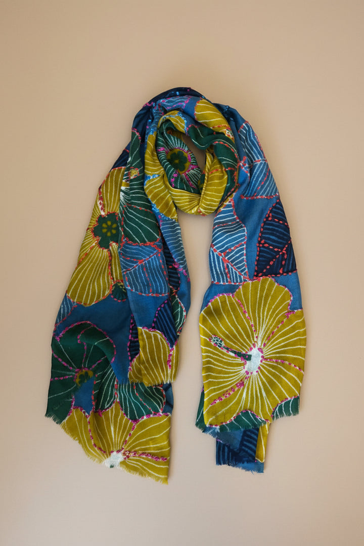 Sciarpa 100% lana ricamata a mano